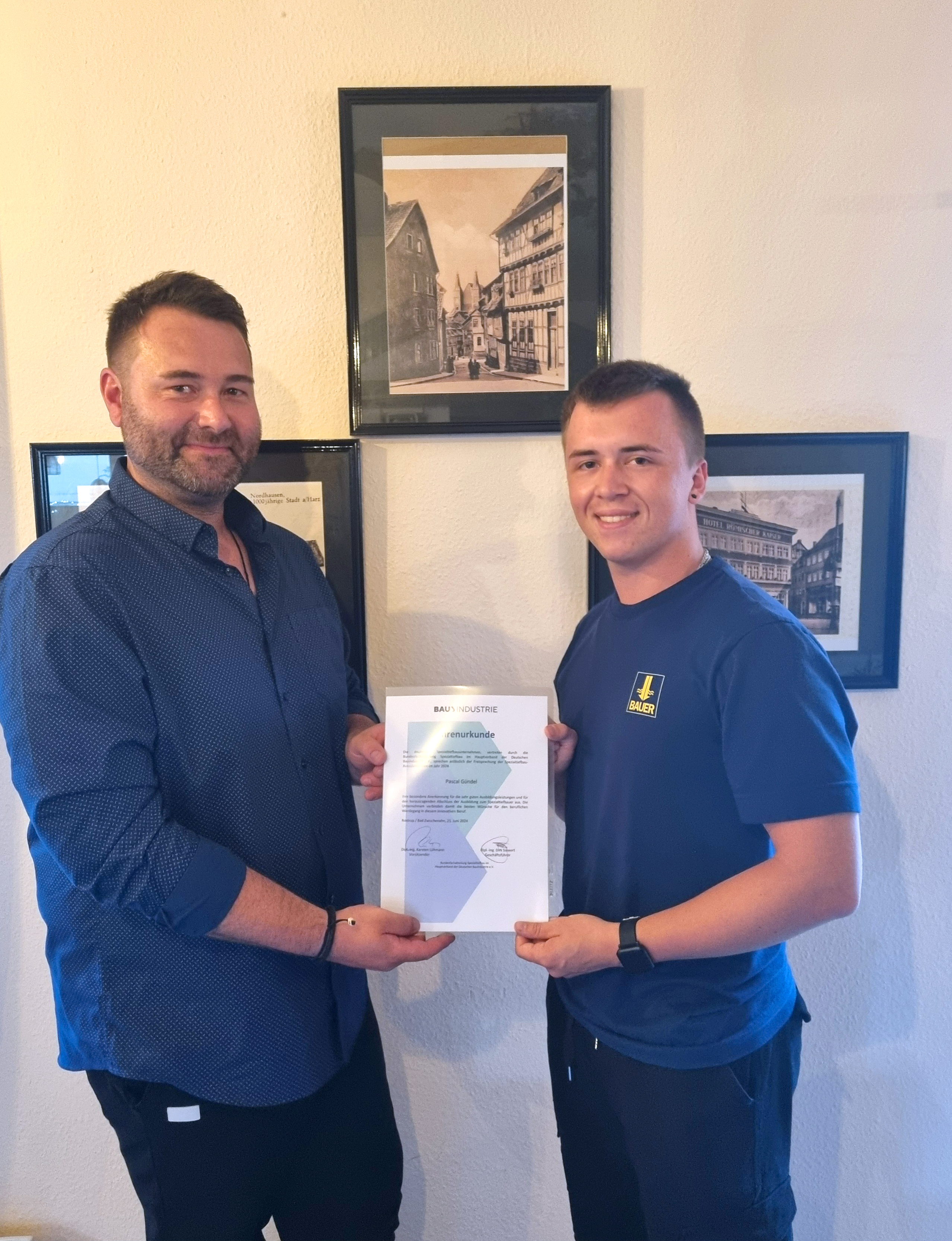 Instructor Daniel Hink (left) and specialist foundation engineer Pascal Guendel