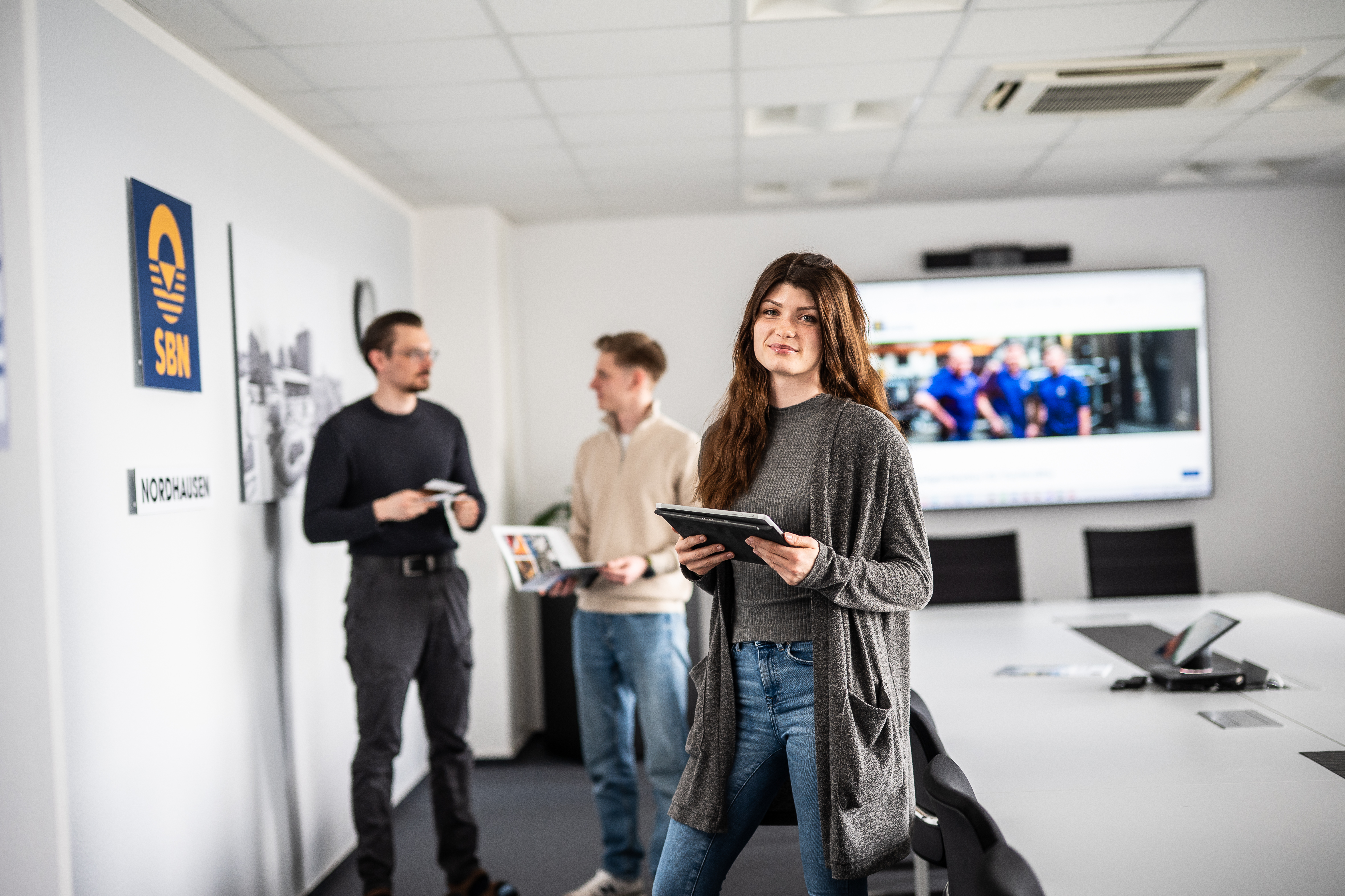 In der Ausbildung zum Industriekaufmann/-kauffrau sind kaufmännisch-betriebswirtschaftliche Aufgaben zu bearbeiten.