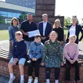 Mitte Mai überreichte SBN-Geschäftsführer Danny Bodenstab den symbolischen Scheck an die Vertreter der Grundschule Niedersachswerfen