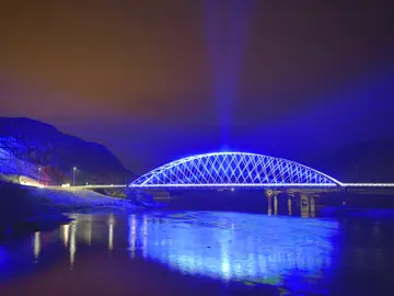 2017 fertigte und montierte Schachtbau den Netzwerkbogen für die Bøkfjordbrua in Kirkenes, Norwegen. 