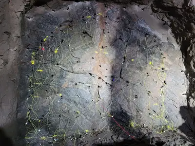 Die Auffahrung des Neuen Steinbachstollen erfolgt mittels Sprengvortrieb.