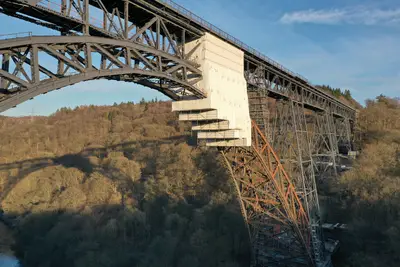 Stück für Stück sanierte Schachtbau die denkmalgeschützte Müngstener Brücke.
