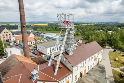 Mit dem teilsanierten und rekonstruierten Fördergerüst erhielt die Region um Freiberg nach einem halben Jahr ihr prägendes Wahrzeichen wieder zurück.