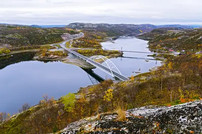 Für die Bøkfjordbruecke in Norwegen fertigten und montierten die Stahlbauer von Schachtbau den Netzwerkbogen.