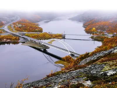 In Kirkenes führt seit 2017 eine Brücke aus Nordhausen über den Bøkfjord.