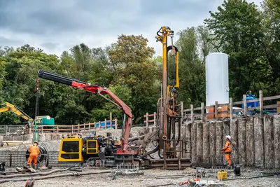 A well-coordinated team: Geothermal work and specialist foundation engineering go hand in hand on this project.